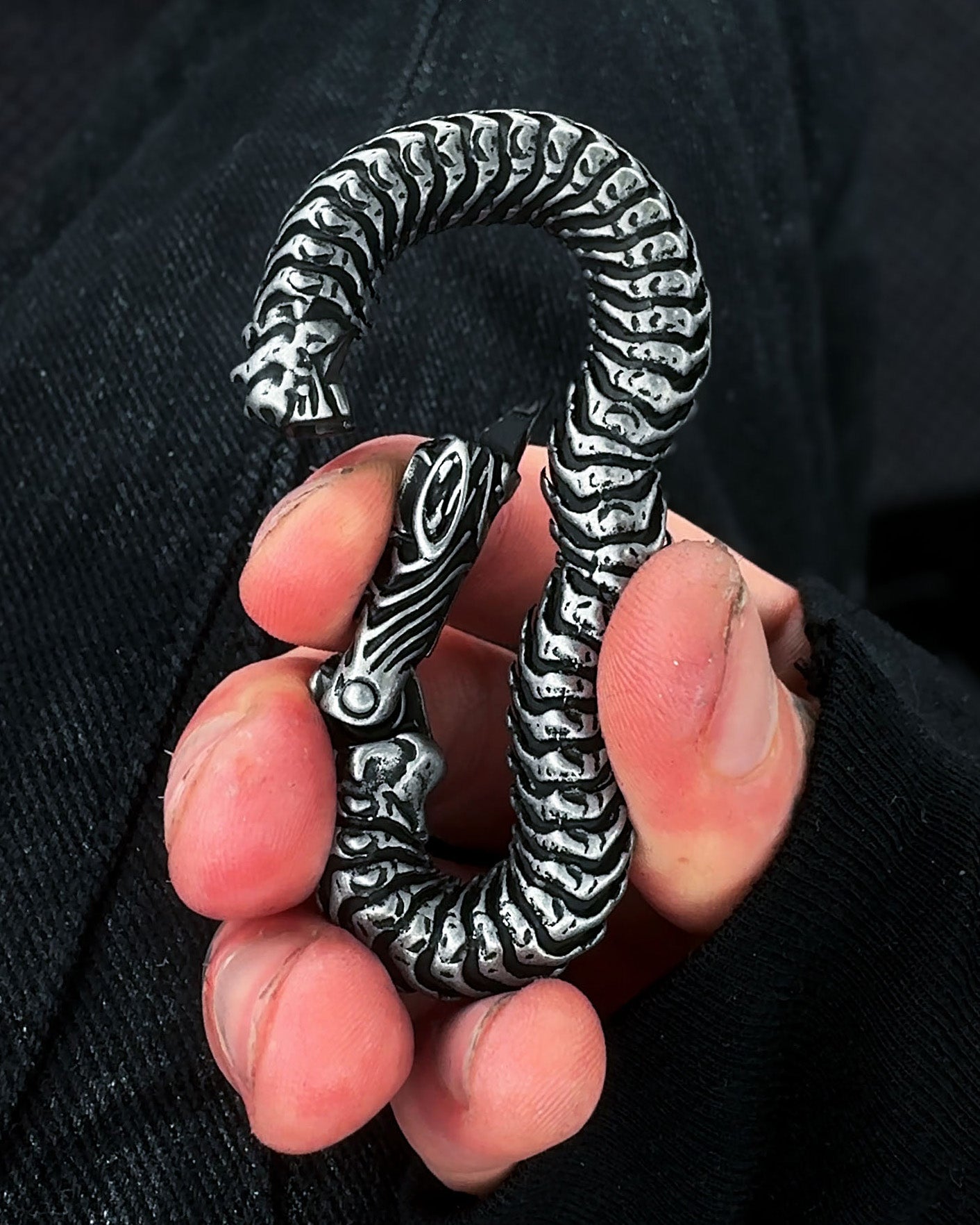 Vertebrae Carabiner